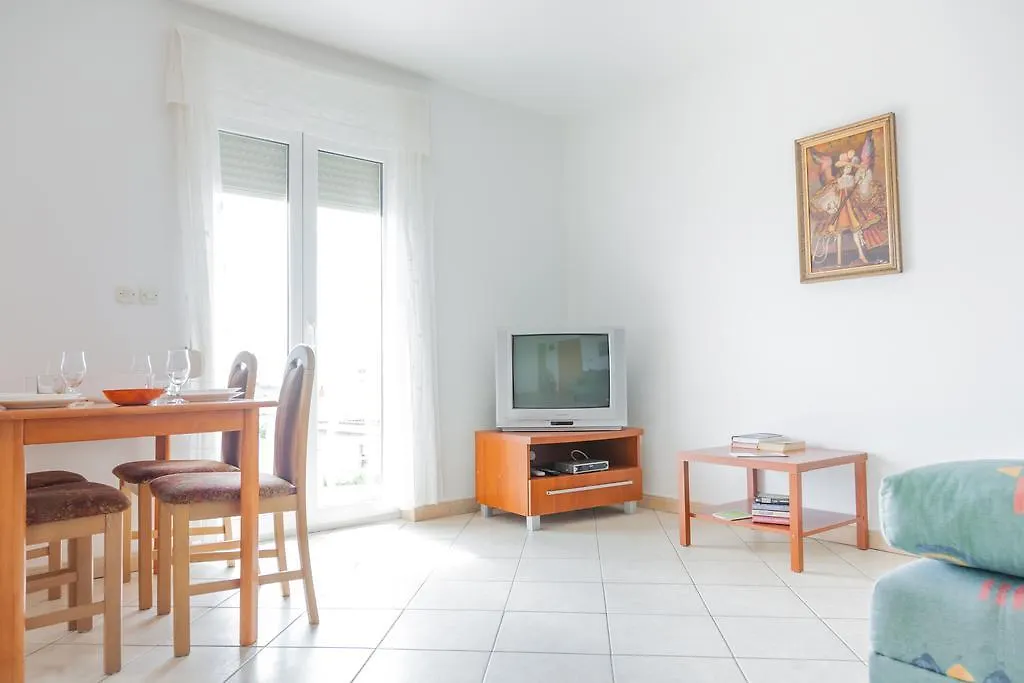 Apartments Villa Lilly Pula 0*,  Croatia